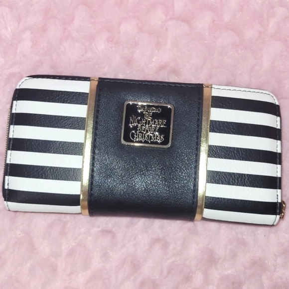 Nightmare Before Christmas Zip-Around Wallet. - Picture 5 of 16